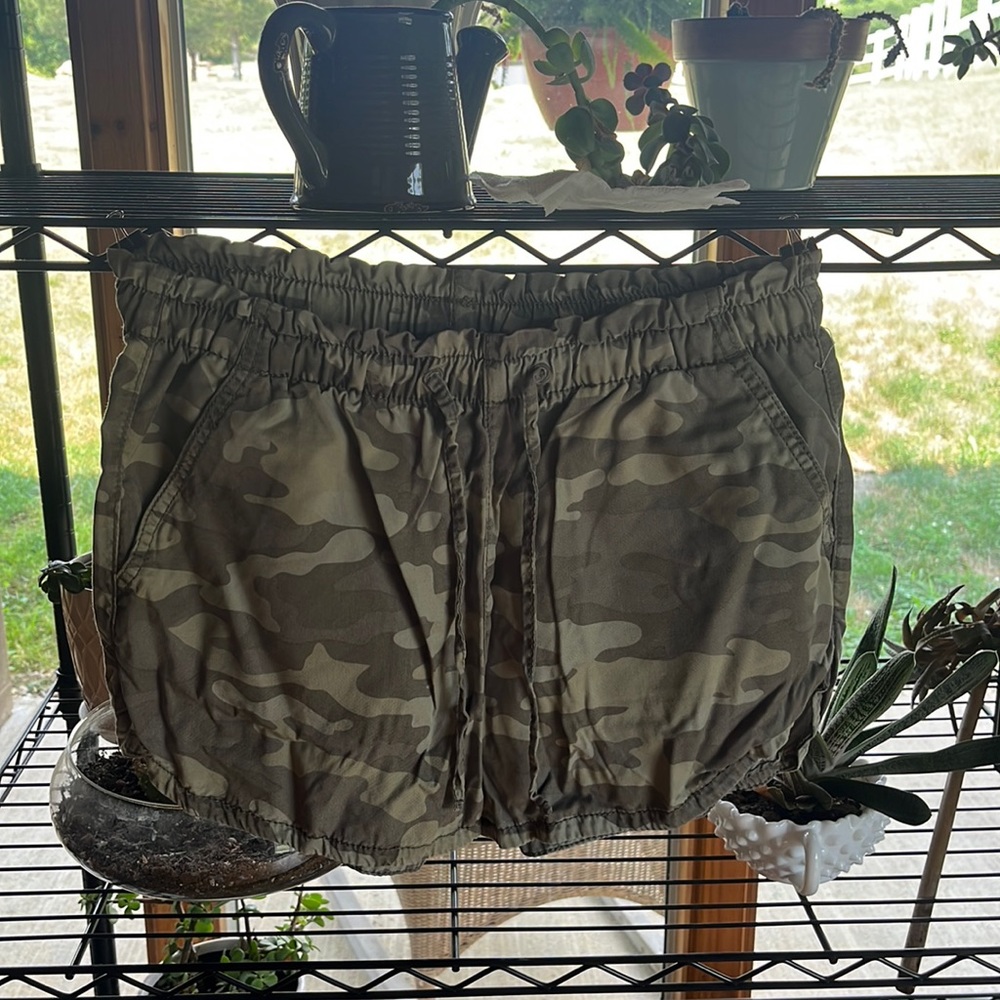 American Eagle Camo shorts